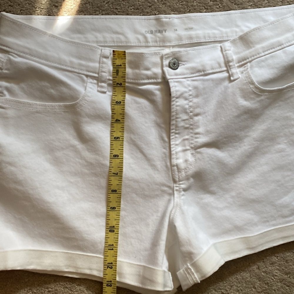 Old Navy White Mid‑Rise Shorts – Size 14 – NWOT - Picture 5 of 6